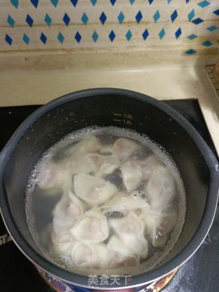 清汤馄饨的做法步骤：1