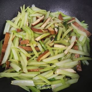 香干炒香芹的做法步骤：5