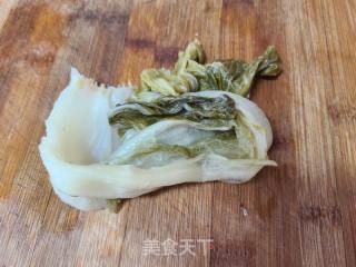 酸菜鸡蛋煎饼的做法步骤：1