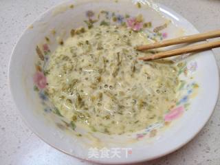 酸菜鸡蛋煎饼的做法步骤：4