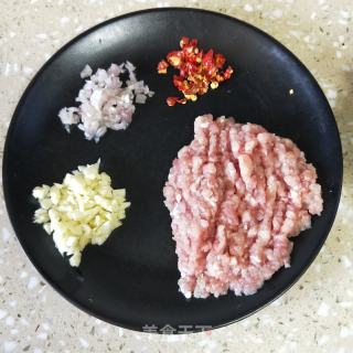 肉末豆角的做法步骤：2