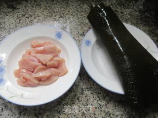 鸡胸肉炒海带的做法步骤：1