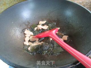 鸡胸肉炒海带的做法步骤：12
