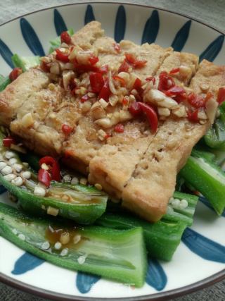 秋葵拌豆腐的做法