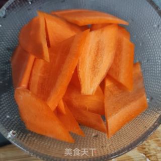 虾仁炒时蔬的做法步骤：3