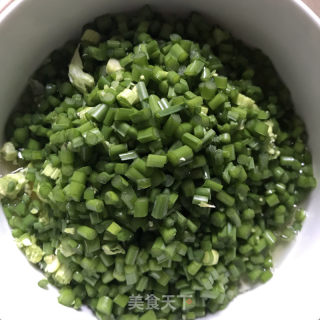 韭薹炒鸡蛋的做法步骤：2