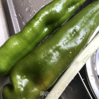 青椒炒土豆丝的做法步骤：2