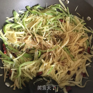青椒炒土豆丝的做法步骤：8
