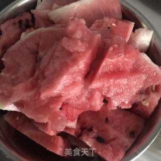 西瓜汁的做法步骤：2