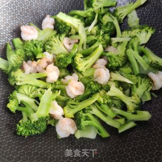 虾仁炒西兰花的做法步骤：5