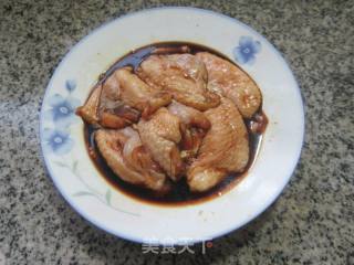 鸡翅中包鹌鹑蛋的做法步骤：5