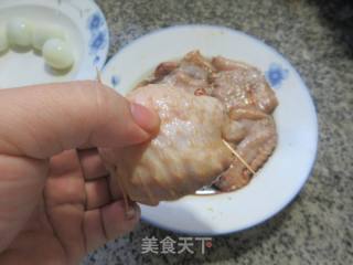 鸡翅中包鹌鹑蛋的做法步骤：7