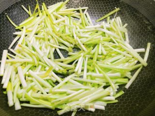 韭黄炒蛋的做法步骤：5