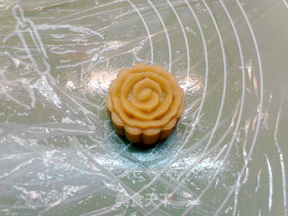 玫瑰火腿月饼的做法步骤：19