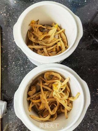黄花菜牛肉丸汤的做法步骤：3