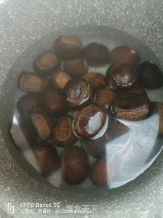 糖炒板栗的做法步骤：3
