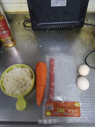 广式腊肠炒饭的做法步骤：1