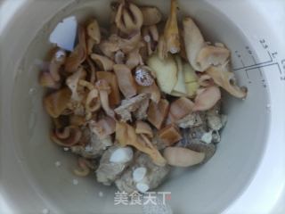 蒲瓜墨鱼干排骨汤的做法步骤：5