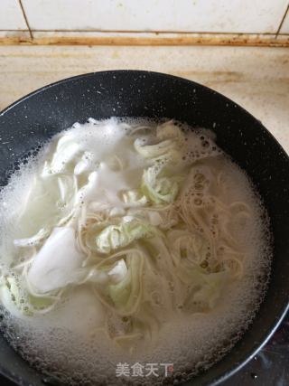 红汤蔬菜面的做法步骤：3