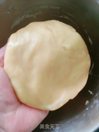 广式凤梨蛋黄月饼的做法步骤：2