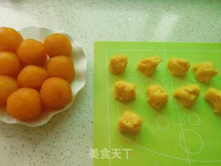 广式凤梨蛋黄月饼的做法步骤：6