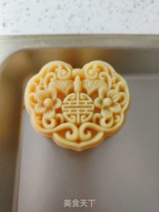 广式凤梨蛋黄月饼的做法步骤：13