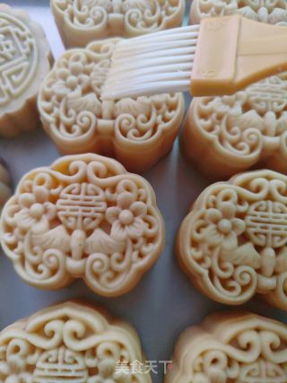 广式凤梨蛋黄月饼的做法步骤：17