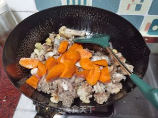 胡萝卜焖鸭的做法步骤：9