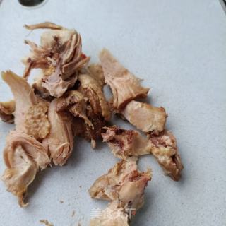 皱皮椒炒卤鸡腿的做法步骤：3