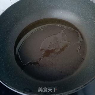 皱皮椒炒卤鸡腿的做法步骤：4