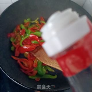 皱皮椒炒卤鸡腿的做法步骤：8
