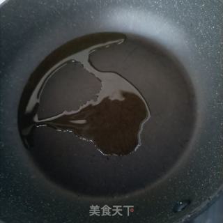 番茄牛肉煮泡面的做法步骤：2