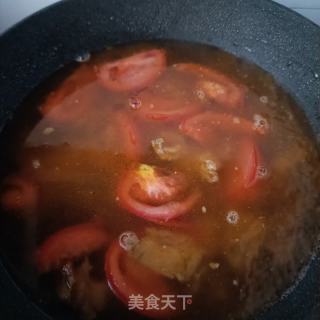 番茄牛肉煮泡面的做法步骤：6
