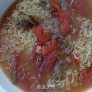 番茄牛肉煮泡面的做法步骤：10