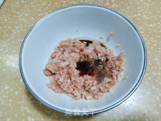 韭菜猪肉生煎包的做法步骤：1