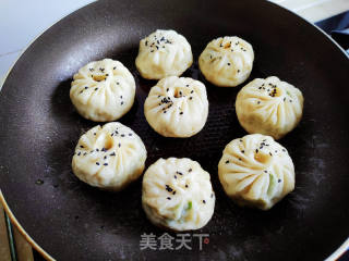 韭菜猪肉生煎包的做法步骤：12
