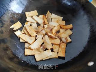 秋葵豆干炒回锅肉的做法步骤：5