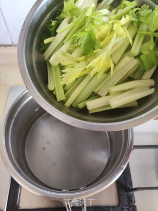 麻酱拌胡萝卜芹菜的做法步骤：7