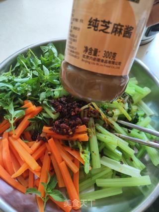 麻酱拌胡萝卜芹菜的做法步骤：10