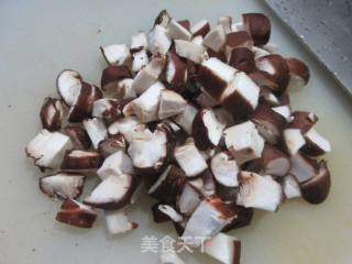 香菇炒玉米粒的做法步骤：3