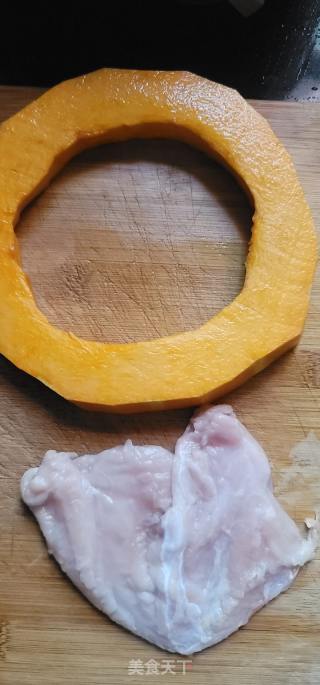 鸡胸肉蒸南瓜的做法步骤：1