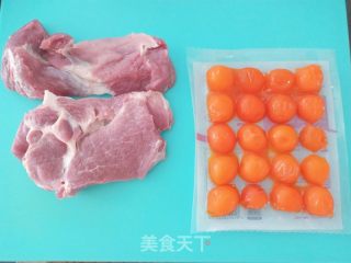 咸蛋黄叉烧肉的做法步骤：1
