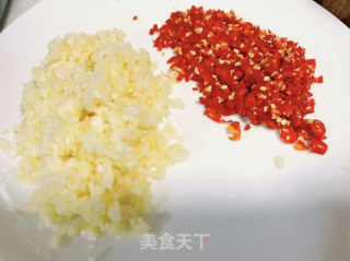 万能蒜蓉酱～海鲜必备的做法步骤：1