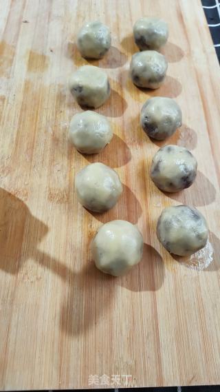 广式豆沙月饼的做法步骤：13
