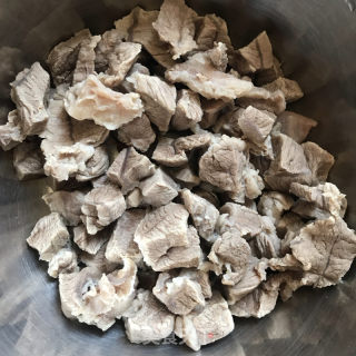 牛肉炖土豆的做法步骤：2