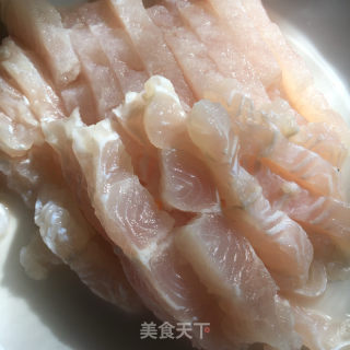 酸甜鱼段的做法步骤：1