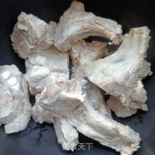 玉米芋头炖排骨的做法步骤：3