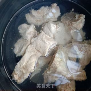 玉米芋头炖排骨的做法步骤：4