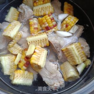 玉米芋头炖排骨的做法步骤：7