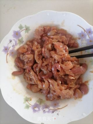 茭白炒肉丝的做法步骤：2